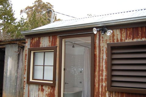 Pines Cottage - Kalgoorlie Accommodation 5