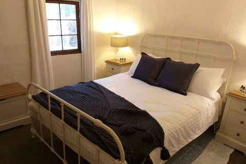 Pines Cottage - Kalgoorlie Accommodation 1