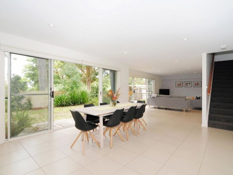 Acacia On Orion :: Jervis Bay Rentals - Kalgoorlie Accommodation 1