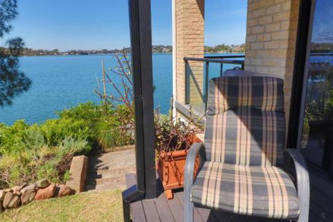 Elysium Lakehouse - Kalgoorlie Accommodation 4