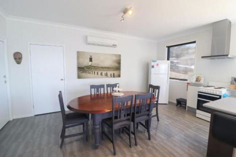 Elysium Lakehouse - Kalgoorlie Accommodation 6