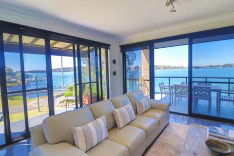 Elysium Lakehouse - Kalgoorlie Accommodation 5