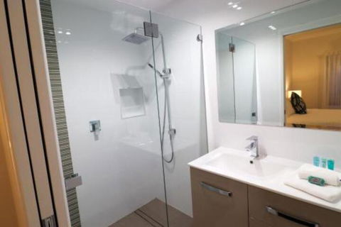 Elysium Lakehouse - Kalgoorlie Accommodation 3