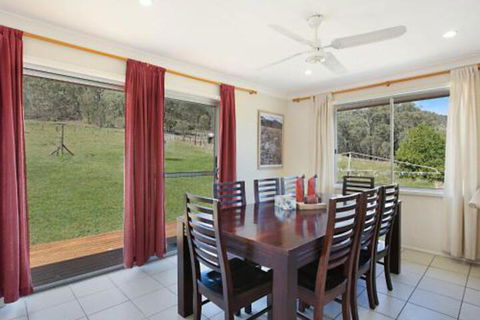 Rosa Estate In Broke Two 3br House In Walking Distance To Cellar Doors - Kalgoorlie Accommodation 2