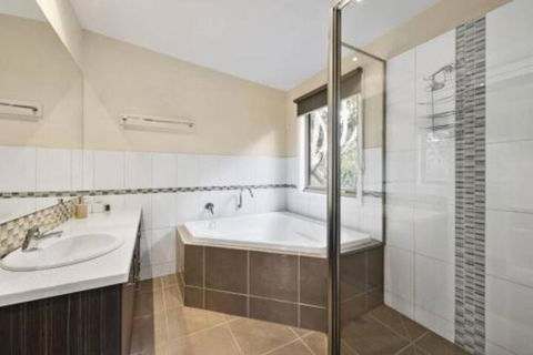 SEA SPECTACULAR Seconds From The Beach! - Kalgoorlie Accommodation 6