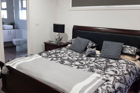 CHELSEA Family Home Close To Beach & Shops - Kalgoorlie Accommodation 2