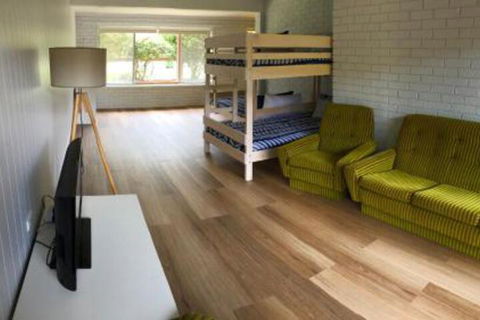 HIP NAUTIC 100 Metres To Beach - Kalgoorlie Accommodation 5