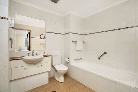 HC102 Karrabee Avenue Huntleys Cove - Kalgoorlie Accommodation 3