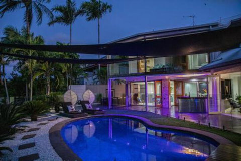 Absolute Lakefront Port Douglas - Kalgoorlie Accommodation 2