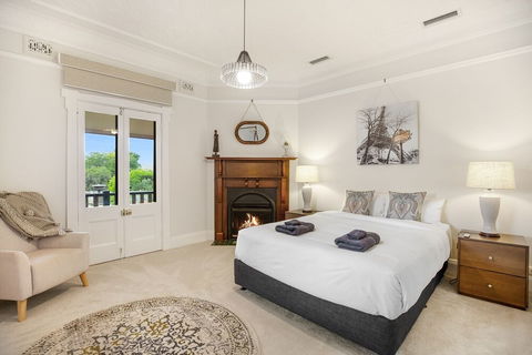 Magnificent Cotillion By Your Innkeeper - Kalgoorlie Accommodation 4