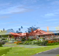 Magnificent Cotillion by Your Innkeeper - Kalgoorlie Accommodation