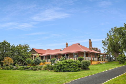 Magnificent Cotillion By Your Innkeeper - Kalgoorlie Accommodation 0