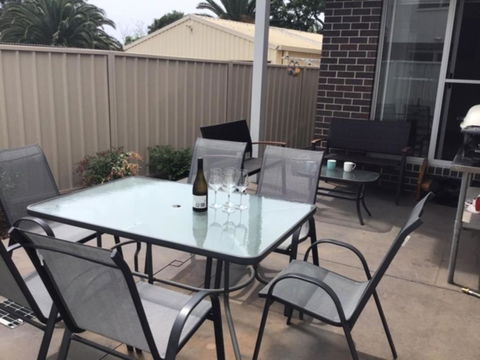 Discover Warilla Bright & Airy Townhouse Near The Beach & Lake - Kalgoorlie Accommodation 5
