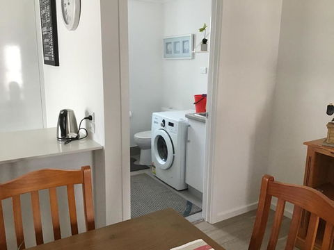 Discover Warilla Bright & Airy Townhouse Near The Beach & Lake - Kalgoorlie Accommodation 3