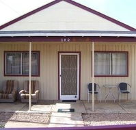 Aussie Bacon  Eggs Cottages - Kalgoorlie Accommodation