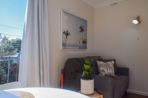 Sun-drenched 1 Bed Studio Apartment In Newtown - Kalgoorlie Accommodation 6