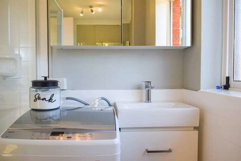 Sun-drenched 1 Bed Studio Apartment In Newtown - Kalgoorlie Accommodation 7