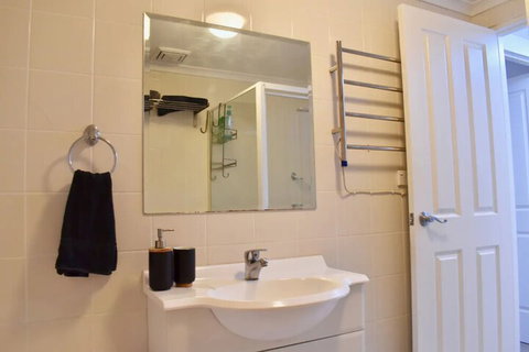 Quiet 1 Bedroom Flat In Concord - Kalgoorlie Accommodation 5