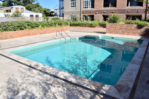 Cosy Newtown Studio Apartment With Swimming Pool - Kalgoorlie Accommodation 1