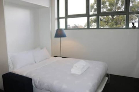 Cosy Newtown Studio Apartment With Swimming Pool - Kalgoorlie Accommodation 6