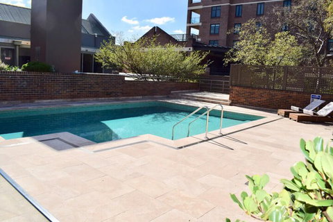 Cosy Newtown Studio Apartment With Swimming Pool - Kalgoorlie Accommodation 3