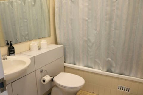 Cosy Newtown Studio Apartment With Swimming Pool - Kalgoorlie Accommodation 4