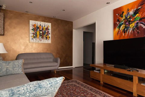 Bright & Spacious 2 Bedroom Apartment In Windsor - Kalgoorlie Accommodation 5