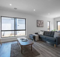 Comfy And Warm Home In Point Cook - Kalgoorlie Accommodation
