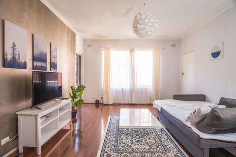 Vibrant And Colorful Apartment In Dollspoint - Kalgoorlie Accommodation 7