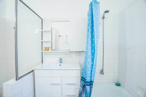 Vibrant And Colorful Apartment In Dollspoint - Kalgoorlie Accommodation 5