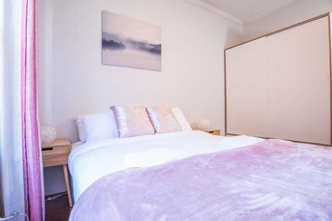 Vibrant And Colorful Apartment In Dollspoint - Kalgoorlie Accommodation 4