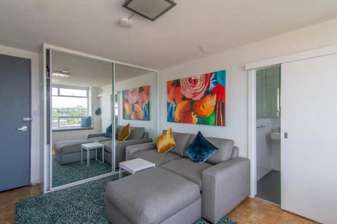 Bright 1 Bedroom Studio With Amazing City Views - Kalgoorlie Accommodation 1