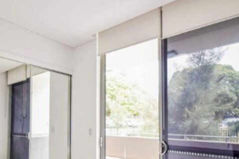 Sun-drenched 3 Bedroom Apartment In Turrella - Kalgoorlie Accommodation 6