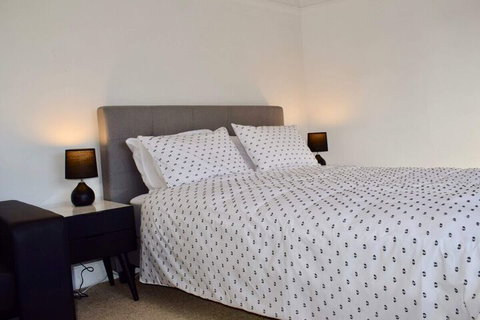 Comfortable 3 Bedroom Apartment In Trendy Haberfield - Kalgoorlie Accommodation 6
