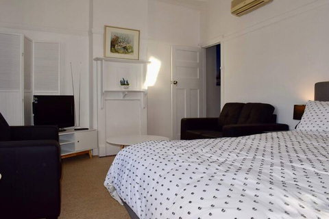 Comfortable 3 Bedroom Apartment In Trendy Haberfield - Kalgoorlie Accommodation 7