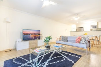 Perfectly Located Apt Rooftop Pool & Spa - Kalgoorlie Accommodation 6