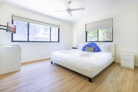 Perfectly Located Apt Rooftop Pool & Spa - Kalgoorlie Accommodation 1