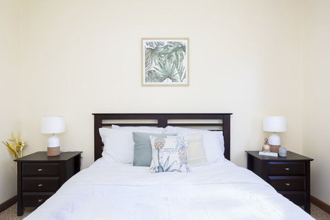 South Coast Getaway House Sleeping 8 Guests - Kalgoorlie Accommodation 6