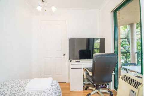 Spacious & Cozy Apartment In Heart Of Redfern - Kalgoorlie Accommodation 5