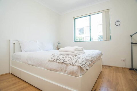 Spacious & Cozy Apartment In Heart Of Redfern - Kalgoorlie Accommodation 6