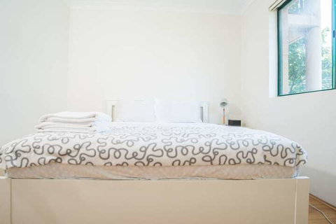 Spacious & Cozy Apartment In Heart Of Redfern - Kalgoorlie Accommodation 3