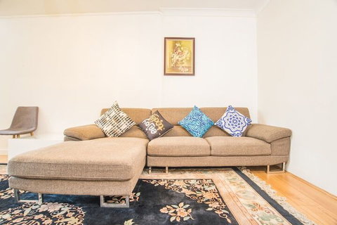 Spacious & Cozy Apartment In Heart Of Redfern - Kalgoorlie Accommodation 7