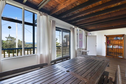 Chalet By The Sea, 10 Pelican Street, Peregian Beach - Kalgoorlie Accommodation 4