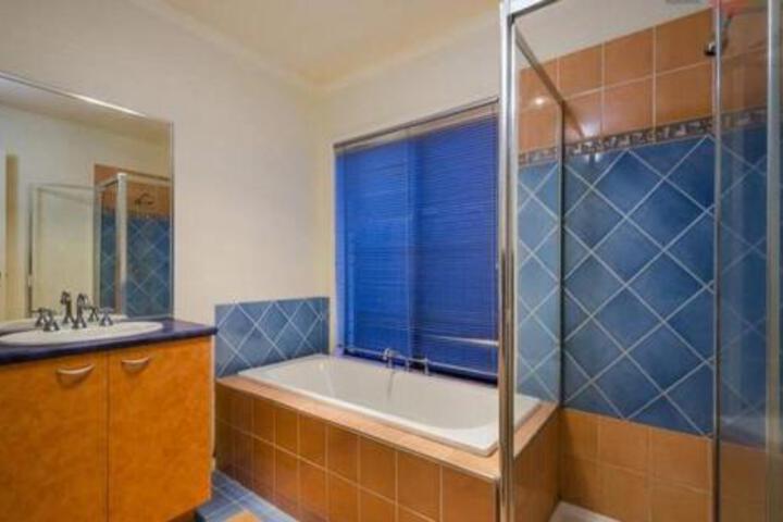 Altona Meadows VIC Kalgoorlie Accommodation