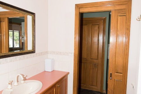 Chillax - Kalgoorlie Accommodation 5