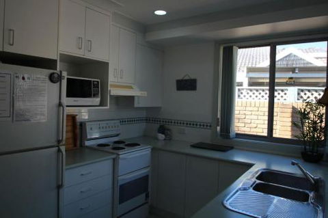 KENTIA - Kalgoorlie Accommodation 4