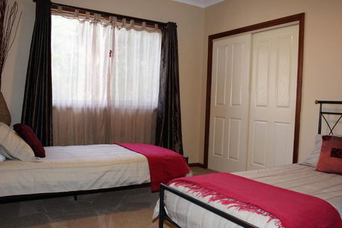 SERENITY - Kalgoorlie Accommodation 4
