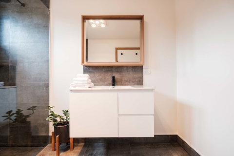 Freycinet Studios - Bay - Kalgoorlie Accommodation 4