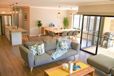 Amaroo - Kalgoorlie Accommodation 6