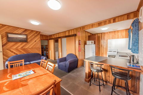 MARLO - Kalgoorlie Accommodation 4
